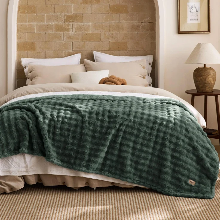 BEDSURE Kuscheldecke Flauschig Bubble Decke - Dunkelgrün, 220x240 cm | Sofadecke, Dicke Fleecedecke, Tagesdecke für Zimmer Deko, Wolkenweich & Atmungsaktiv Wolldecke, Geschenk für Frauen