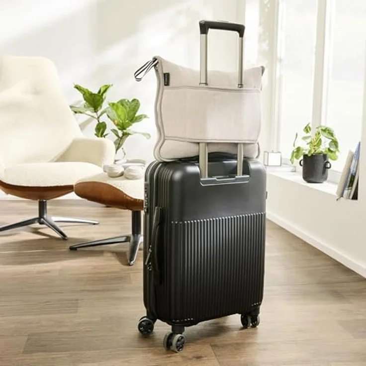 Wohndecke bugatti Reisedecke Doppio Soft, bugatti, 2-in-1: Reisedecke & Kissen in einem – Bild 3