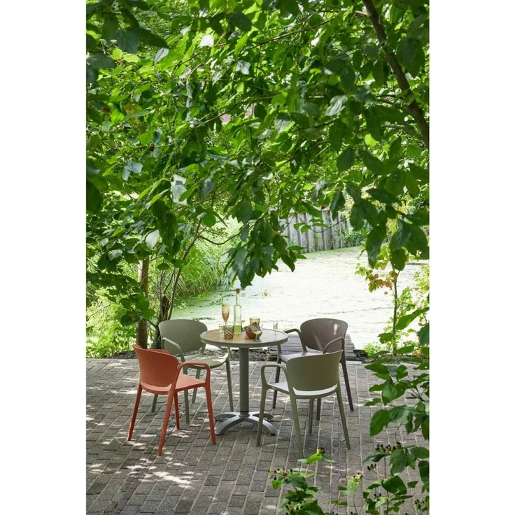 Stapelstuhl Bent aus Kunststoff, modernes Design, stapelbar, lila braun, für drinnen und draußen – Bild 3