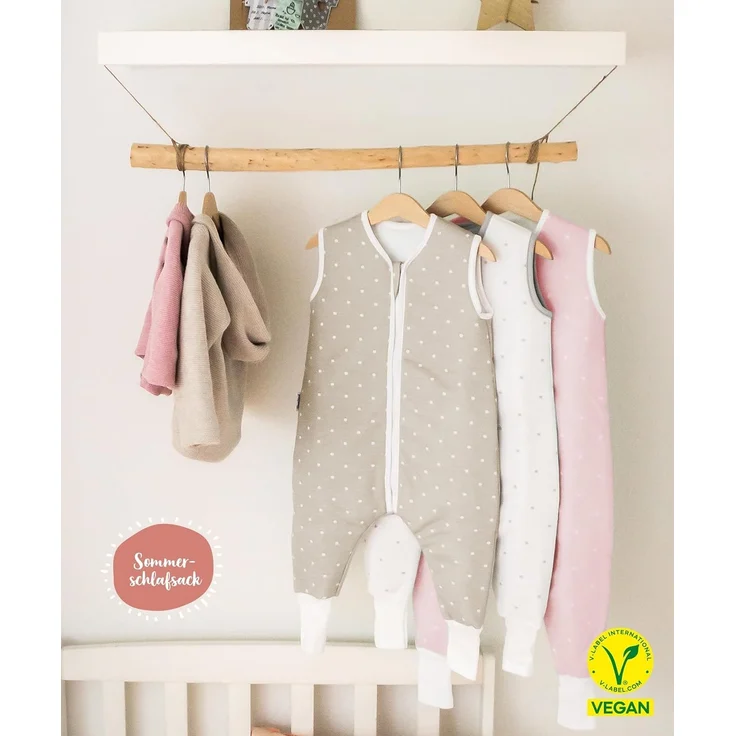 Ehrenkind® Baby Sommerschlafsack mit Füßen 1.0 TOG aus weicher OEKO-TEX zertifizierter Bio-Baumwolle | Sommer Schlafsack | Baby Schlafsack Gr. 80 Taupe mit weißen Sternen | 1 Tog – Bild 2