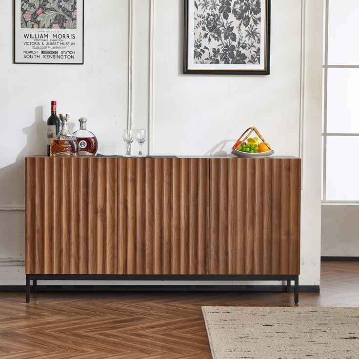 Sideboard 150x40x80 cm in dunkler Eichenmaserung mit 3 Türen, welligem 3D-Design und verstellbaren Einlegeböden