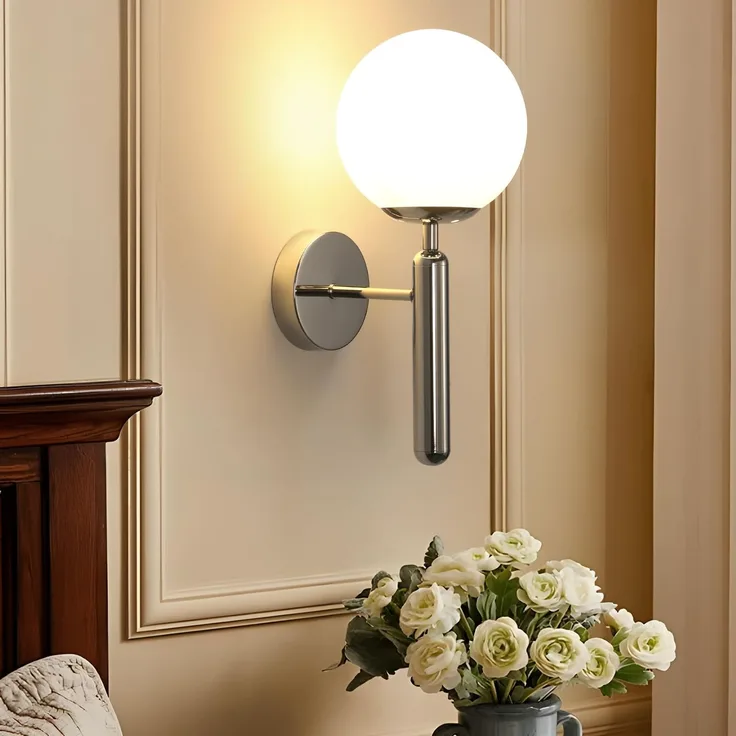 Goeco Wandleuchte Innen, Chrom Wandlampe mit Lampenschirm aus Glaskugel Ø 15 cm, E27 Moderne Ambientebeleuchtung für Schlafzimmer, Wohnzimmer, Küche, Flur, Keine Glühbirnen