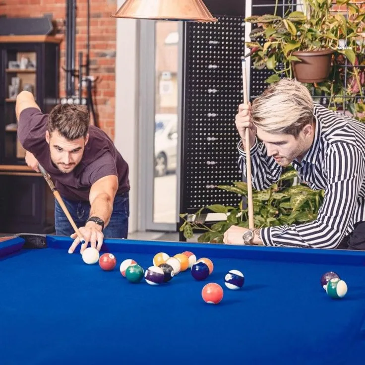 GAMES PLANET® Billardtisch - 8ft, 244x132x82 cm, mit Kugeln, Dreieck, Kreide, Stock, Ballrücklauf, Robust, Modern, für Zuhause, Höhenverstellbar, Grün - Tischbillard, Billard, Snookertisch, Pool