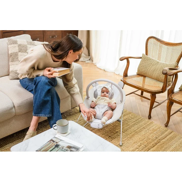 MoMi GLOSSY Babywippe für Babys bis 9 kg, 3-Punkt-Sicherheitsgurt, Metallgestell mit Antirutsch-Füßchen, Gewicht 1,7 kg, Abmessungen 58 x 49 x 53 cm, sensorisches Modul für Kinderförderung – Bild 8