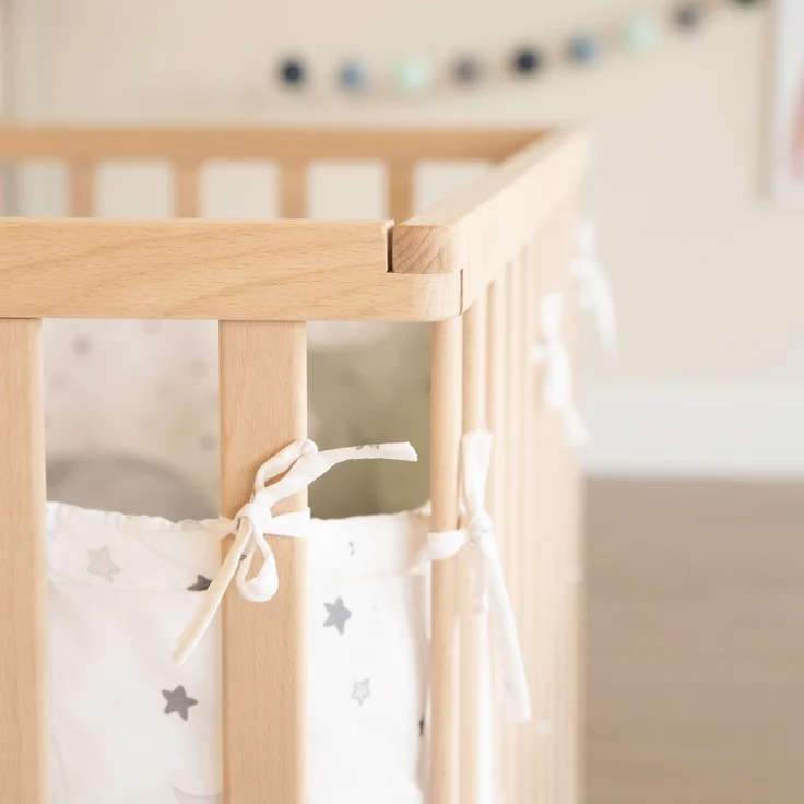 roba Laufgitter 75 x 100 cm mit Laufgittereinlage 'Sternenzauber grau' - Spielgitter inkl. Schutzeinlage und Rollen - Höhenverstellbar & Mobil - Holz natur – Bild 4