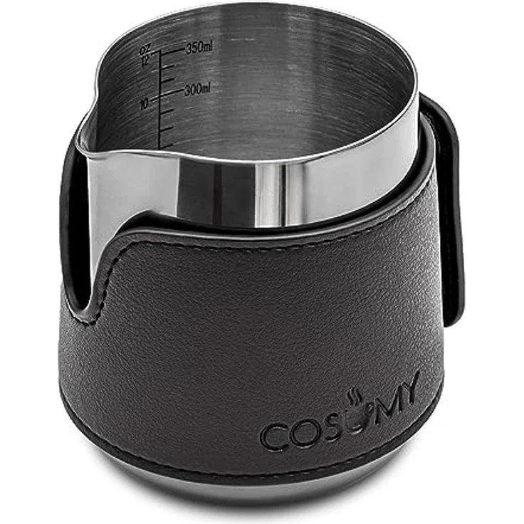 Cosumy Milchkännchen Barista Milchkännchen Edelstahl 350ml mit Lederhülle, 350 l, (Set, 1-St), Griffloses Design - Messskala im Inneren – Bild 1