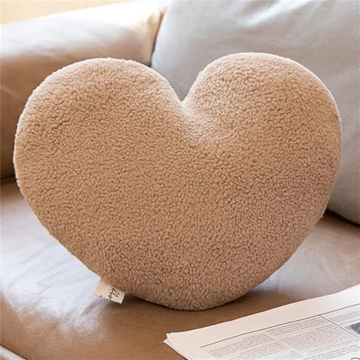 Herzkissen, Herz Kissen Kinderzimmer Decor, Kuschelkissen Kinder Herzform Dekokissen Kopfkissen Kissen Zierkissen für Wohnzimmer Sofa Kind Schlafzimmer Bett (Braunes Herz,40 cm) – Bild 2