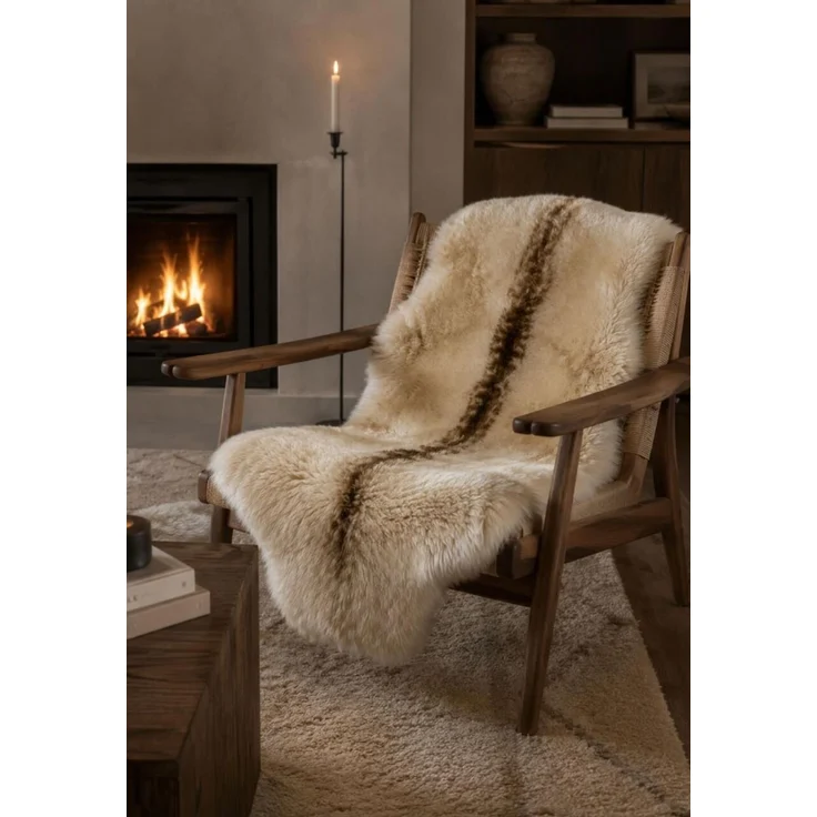 Lammfell Merino Naturfell mit braunem Mittelstreifen Größe: 130-140 – Bild 2