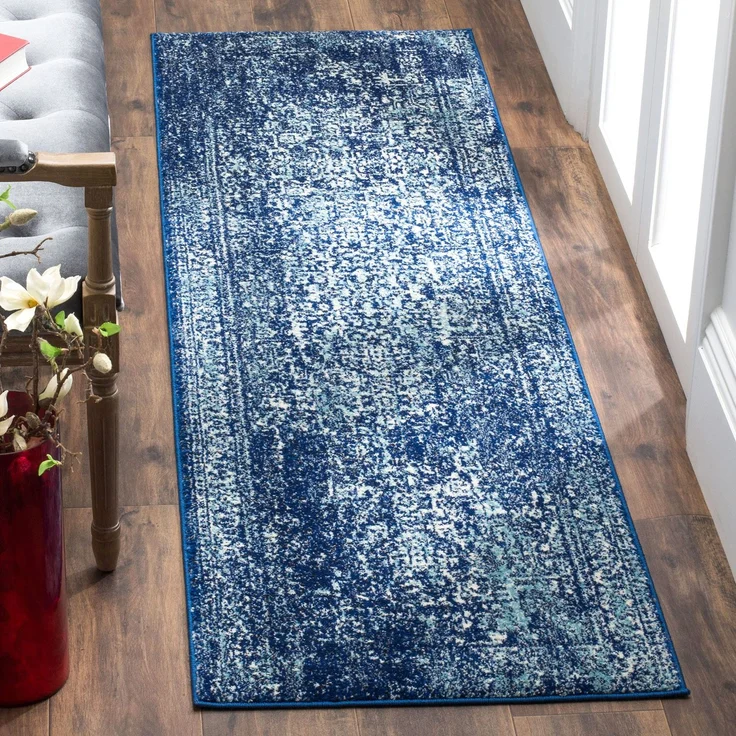 SAFAVIEH Traditionell Teppich für Wohnzimmer, Esszimmer, Schlafzimmer - Evoke Collection, Kurzer Flor, Marine und Elfenbein, 62 X 240 cm