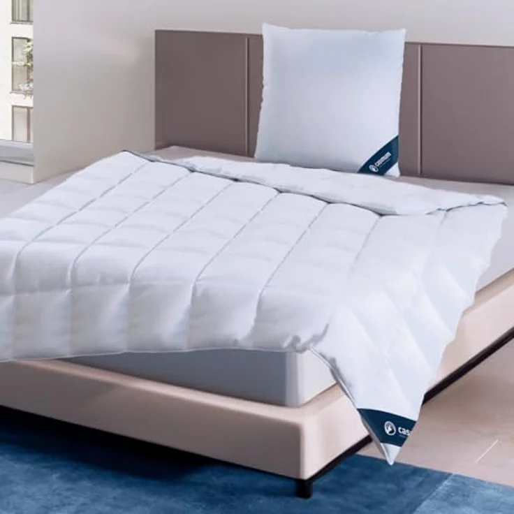 casimum Daunenbettdecke PREMIUM Decke für Sommer, Winter, Ganzjahr, hergestellt in Deutschland, Füllung: 90% Daunen / 10% Federn, Klasse 1, Downpass zertifiziert, Bezug: 100% Baumwolle, Bettdecke 135x200cm, 155x220cm & weitere Größen – Bild 1