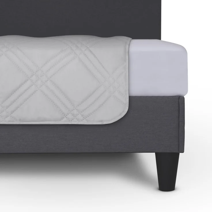 Tages-Decke XXL (220x240 cm) mit wattierter Zwischenlage, in verschiedenen gesteppten Patchwork Designs, Überwurf Steppbett Hellgrau – Bild 1