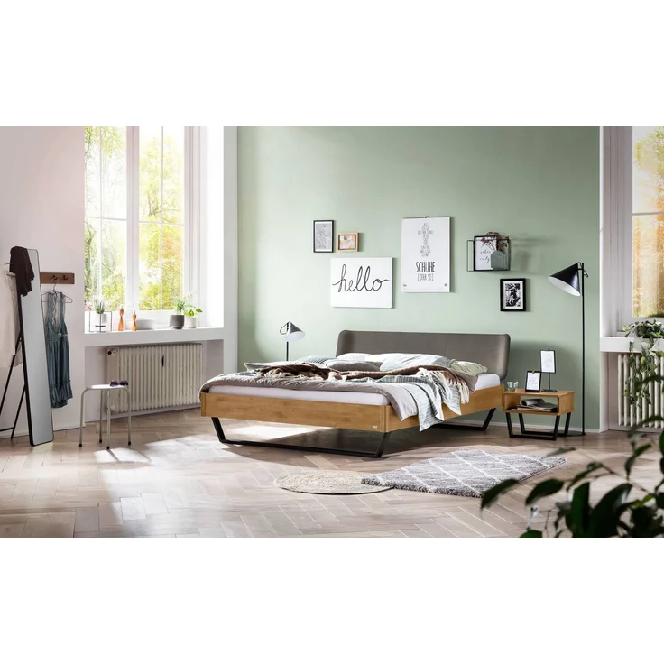Hasena Massivholzbett Montieri Wildeiche mit Kopfteil, Bezug Pace Grey 140x200 cm, Komforthöhe 25 cm – Lounge – Bild 2
