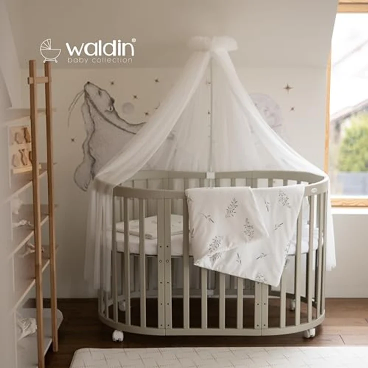 Waldin Babybett OWAL aus Holz 7in1 mit Matratze, mitwachsendes Kinder-Bett, belüftet, Boden 5-fach verstellbar, All-Inclusive-Set Holz olive, Stoffe Weiß Zweige – Bild 5