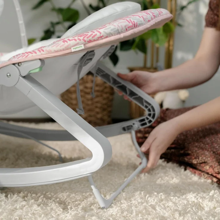 Ingenuity Keep Cozy 3-in-1 Baby Wippe, Sitz und Schaukel für Babys bis Kleinkinder, mit Vibrationen und Spielzeugstange, 0-30 Monate, Rosa Lily – Bild 6