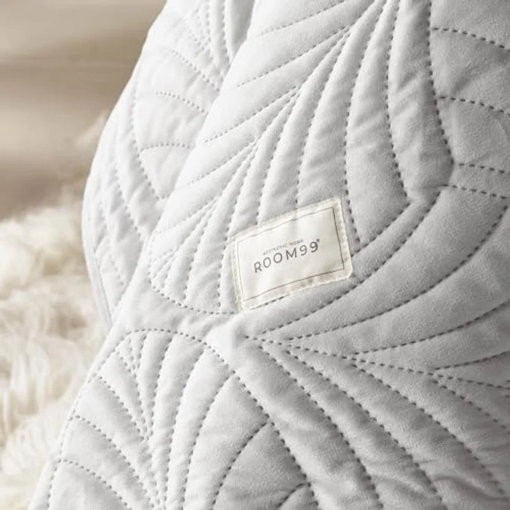 ROOM99 Feel Elegante Tagesdecke in Hellgrau 170x210 cm Vielseitige Wohndecke als Bettüberwurf oder Sofaüberwurf Überwurfdecke für Bett und Sofa Steppdecke Stil Ideal als Bedspread Velvet Samt – Bild 7