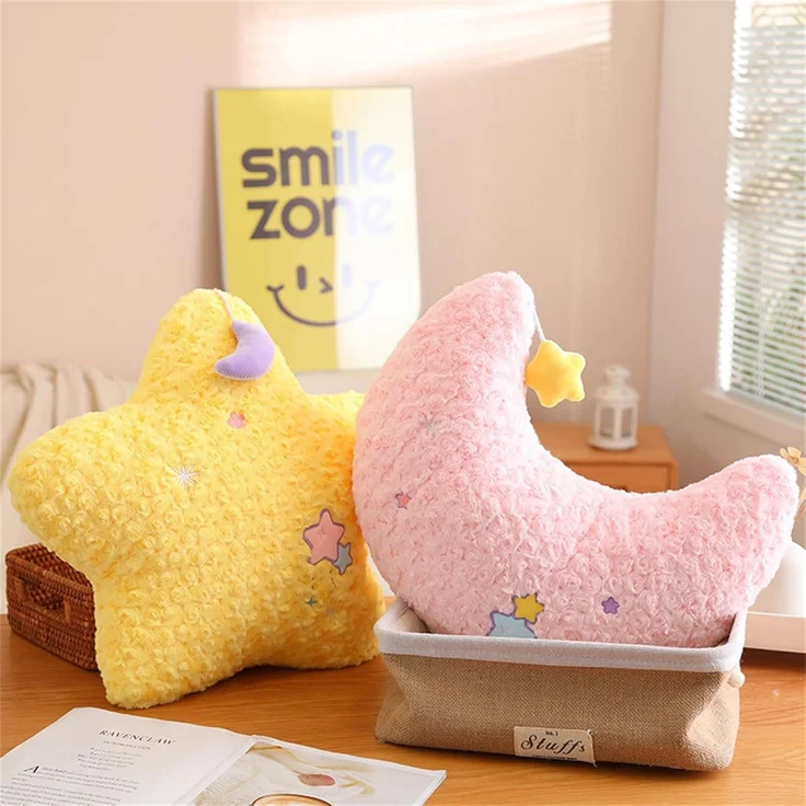 Kuschelkissen Kinder Niedlich Stern Mond Plüsch Kissen Dekokissen Weiche Flauschige Zierkissen Sofakissen für kuschelecke Kinderzimmer Schlafzimmer Deko, 50CM (Lila,Mond) – Bild 6