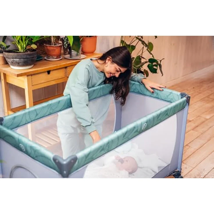 Momi BELOVE Reisebett für Kinder bis 15 kg Körpergewicht, B65 x L125 x H78 cm (faltbar 21 x 23 x 80 cm), Kinderreisebett mit Matratze, 2 Rädern, Transporttasche – Bild 12