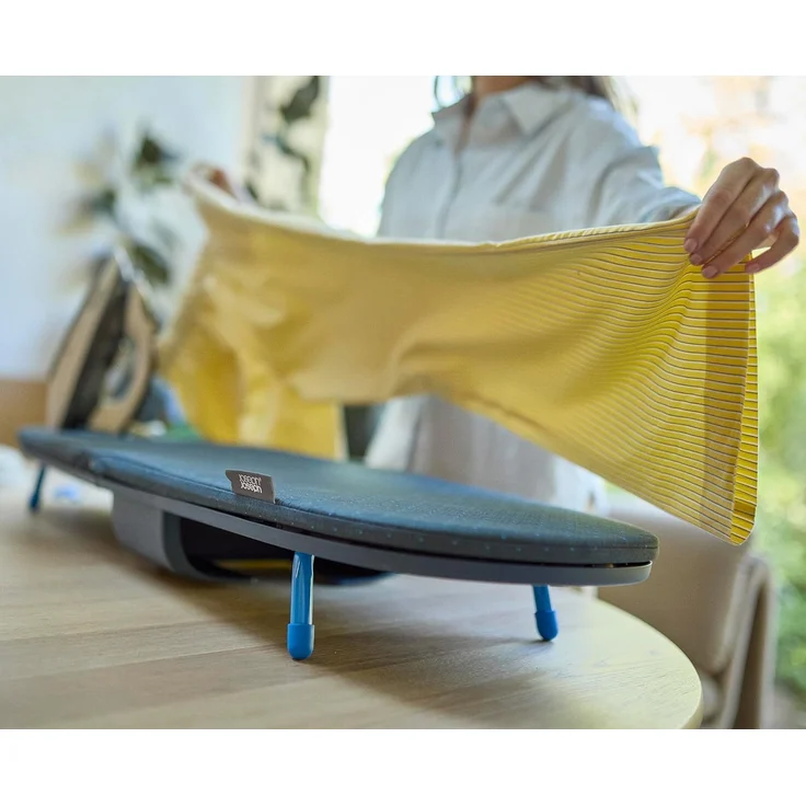Joseph Joseph Pocket Max Plus Tischbügelbrett, 110cm Bügelfläche, Faltbares Mini-Bügelbrett mit Aufhängehaken – Bild 3