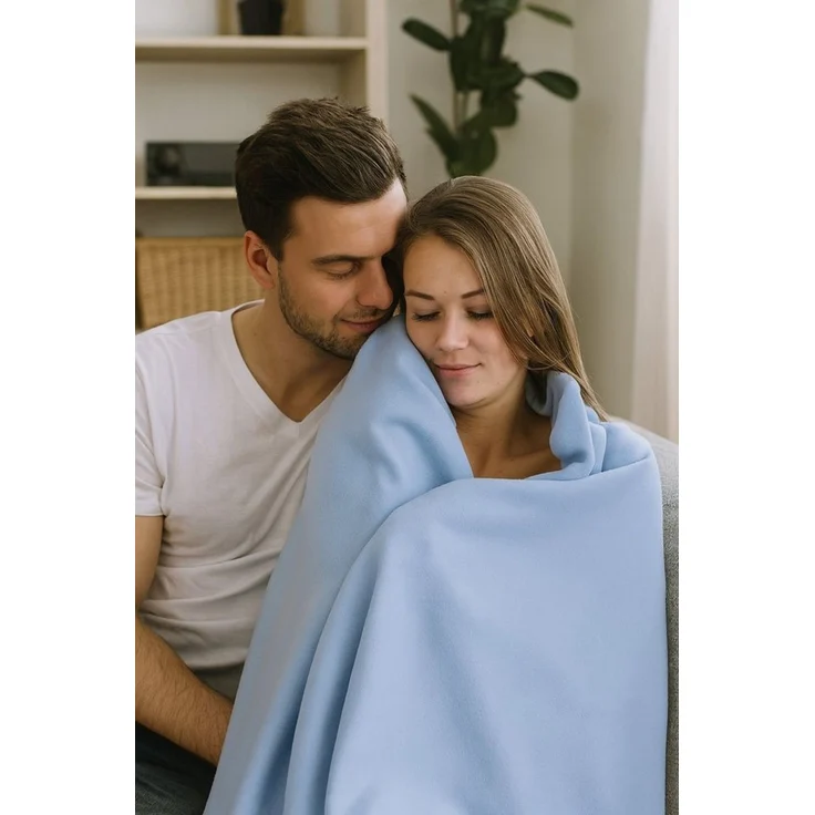 Wohndecke Luxus Fleecedecke Kuscheldecke Größe 130x170 cm Farbe hellblau, Betz, 180 g/m² – Bild 3