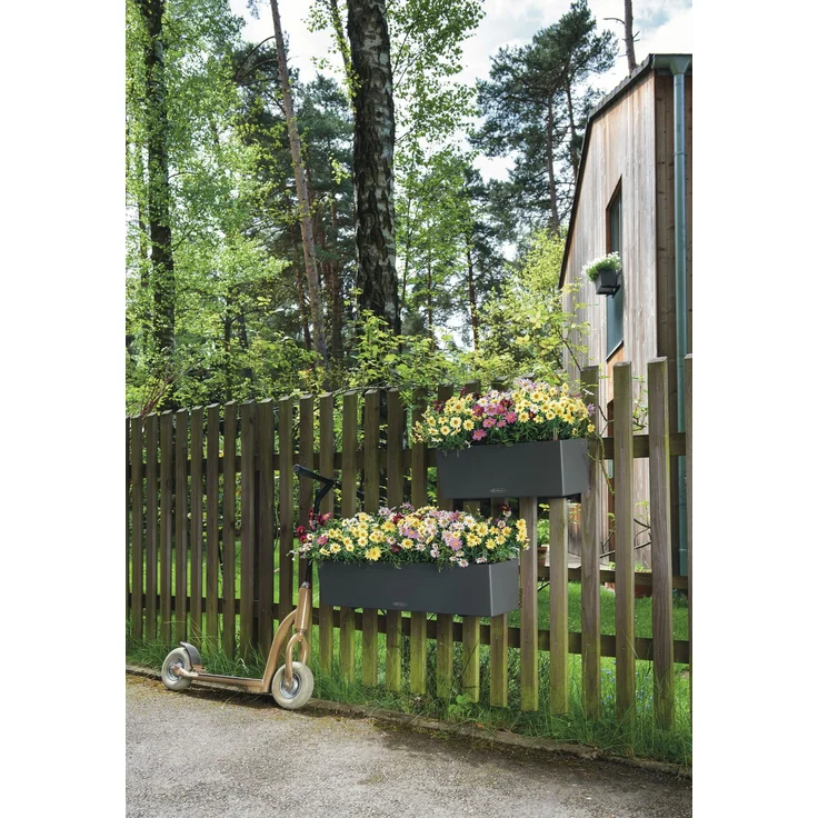 LECHUZA-Pflanzgefäß BALCONERA Color 80 Schiefergrau | Balkonkasten mit Bewässerungssystem, Wasserstandsanzeiger und 2 Pflanzeinsätzen | matte Oberfläche | 79 x 19 x 19 cm | 15683 – Bild 7