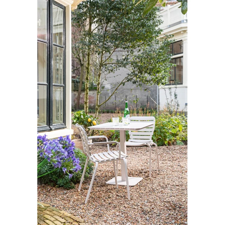 Zuiver Bistrotisch Vondel 71x71 cm Clay, Gartentisch aus Aluminium Weiß – Bild 7