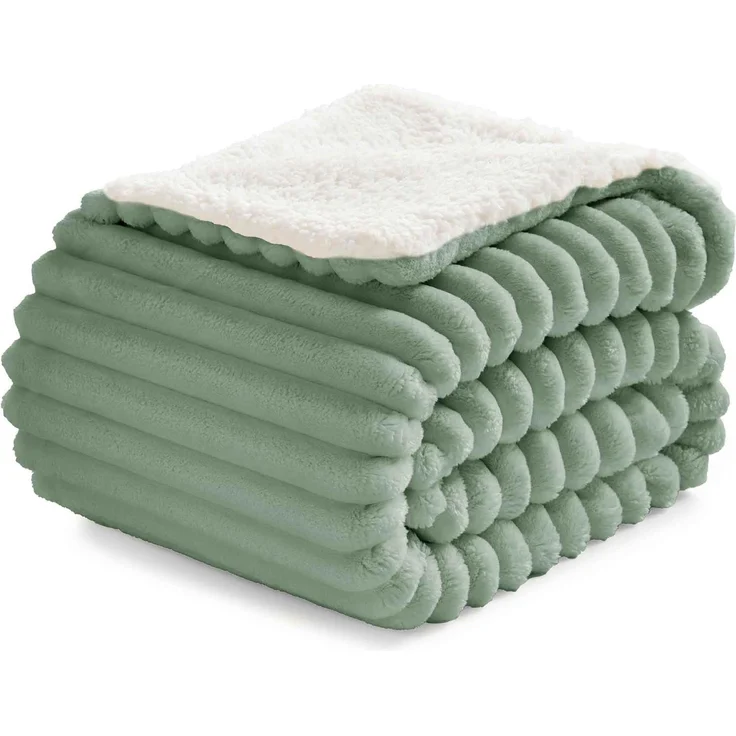 BEDELITE warme Decke Sherpa Kuscheldecke Flauschig Salbeigrün 150x200 | dicke Deko Fleecedecke, Cord Überwurf für Wohnzimmer und Schlafzimmer, weiche Wohndecke, Tagesdecke, das ideale Geschenk