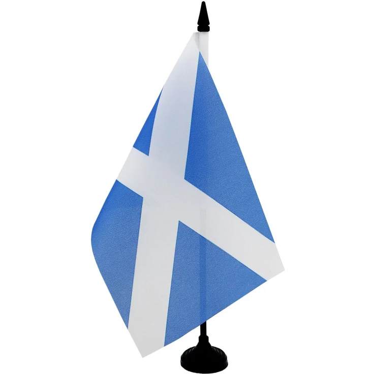 AZ FLAG Tischflagge, Schottland, Himmelblau, 21x14 cm, kleine schottische Büroflagge, 100% Polyester, mit Fahnenstange von 25 cm und Sockel aus schwarzem Kunststoff