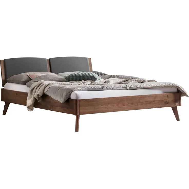 Hasena Massivholzbett Mareto Nussbaum, gepolstertes Kopfteil, Bezug Monet Steel 180x220 cm, Fußhöhe 20 cm – Lounge