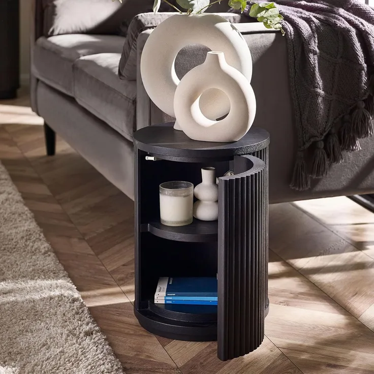 Julian Bowen Louis, schwarzer geriffelter Beistelltisch mit Tür, Eschenholz, 33x33 cm