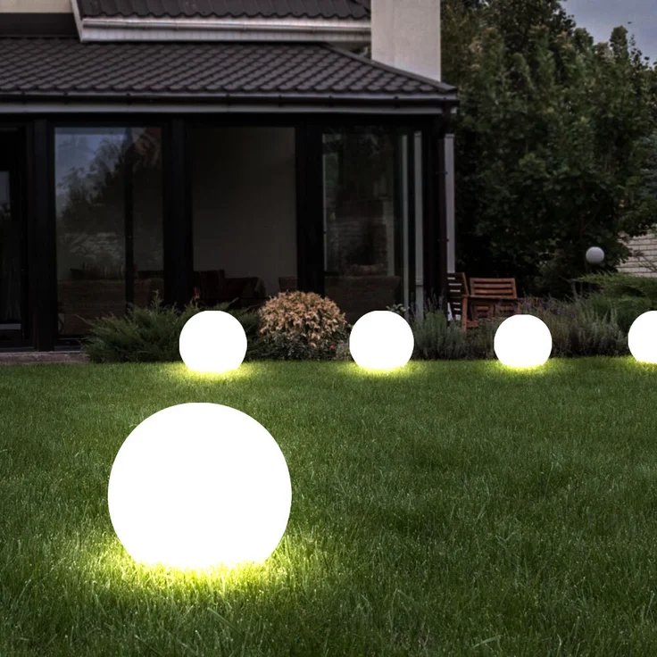 2er Set LED Solarleuchten, Kugel weiß, Erdspieß, D 10/15 cm – Bild 3