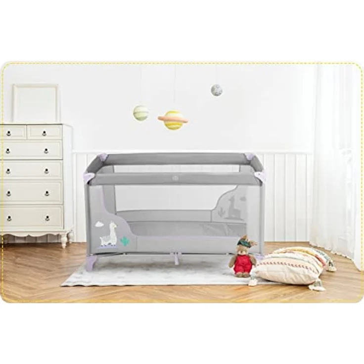 Ricokids Reisebett Baby Mit Matratze 125 x 65 x 78 cm Kinderreisebett Babybett Bis 15 kg 2 Räder Mit Bremsen Abnehmbarer Seiteneingang Transporttasche Faltbar Kompakt Hellgrau Lavendel – Bild 6