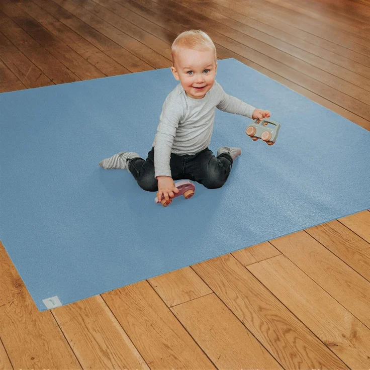 Krabbelmatte Sanosoft 60x100cm Hellblau | Öko-Tex und in Deutschland produziert - beidseitig rutschfeste Krabbelunterlage – Bild 2