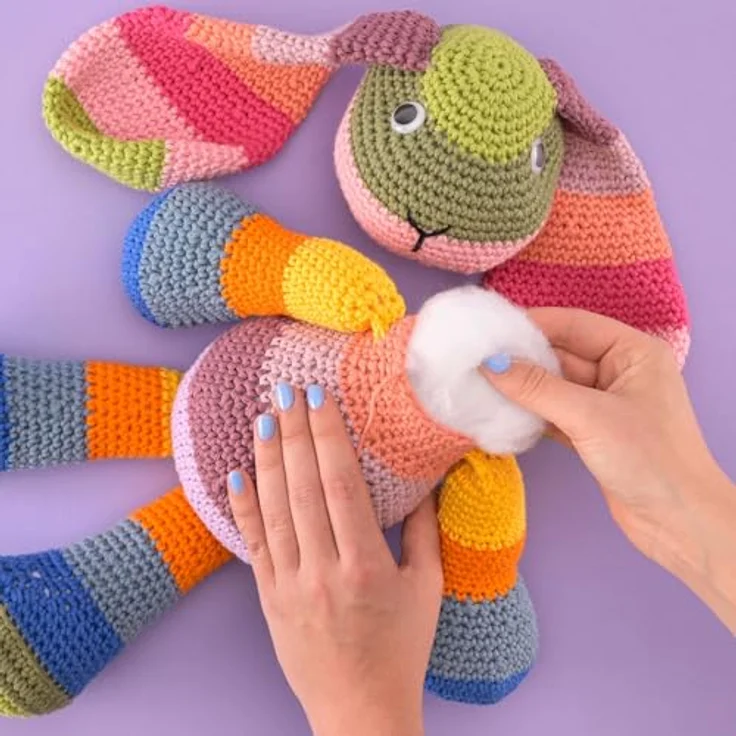 Vaessen Creative Flauschige Weiche Polyester Füllung für Plüschtiere, Kissen und Bastel-Projekte, Weiß, 500gr Verpackung kann variieren – Bild 6