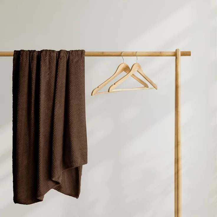 DecoKing Kuscheldecke 70x150 cm braun Decke Microfaser Wohndecke Tagesdecke Fleece weich sanft kuschelig skandinavischer Stil Schoko Henry – Bild 5