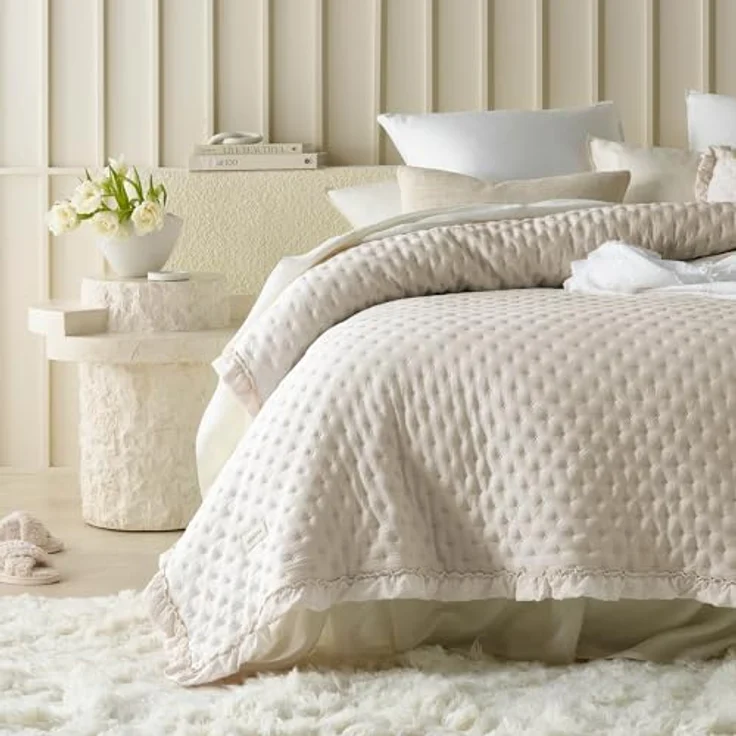 ROOM99 Molly Elegante Tagesdecke in Creme 200x220 cm Vielseitige Wohndecke als Bettüberwurf oder Sofaüberwurf Überwurfdecke für Bett und Sofa Steppdecke Stil Ideal als Bedspread – Bild 7
