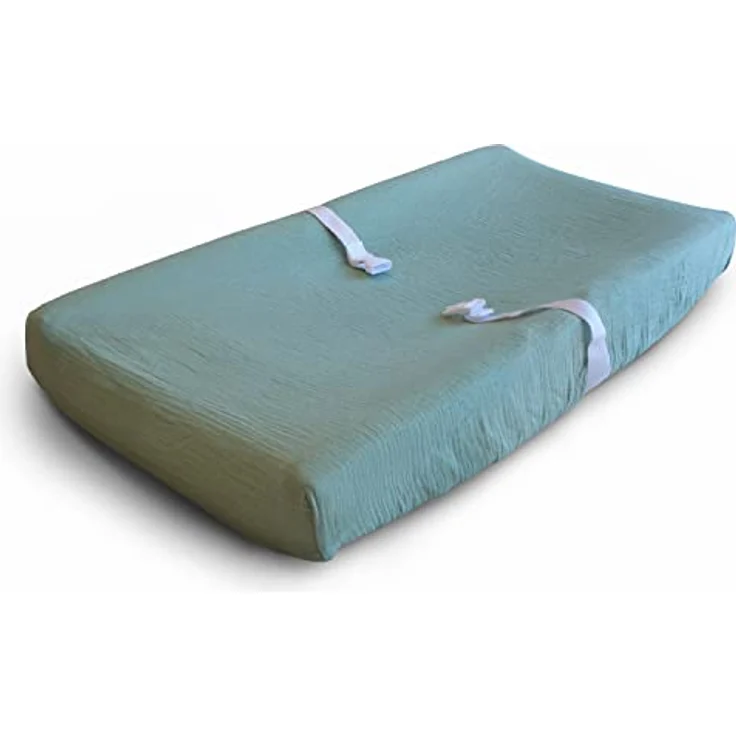 Mushie Waschbar Wickelauflagenbezug | Wickelauflagehbezug 70x45 cm, Passend für Standard-Wickelauflage | Verstellbare Sicherheitsgurte (Roman Green) – Bild 5