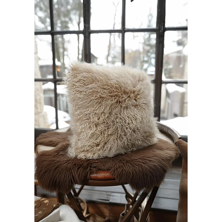 Lammfellkissen - TIBET BEIGE mit Inlett – Bild 2