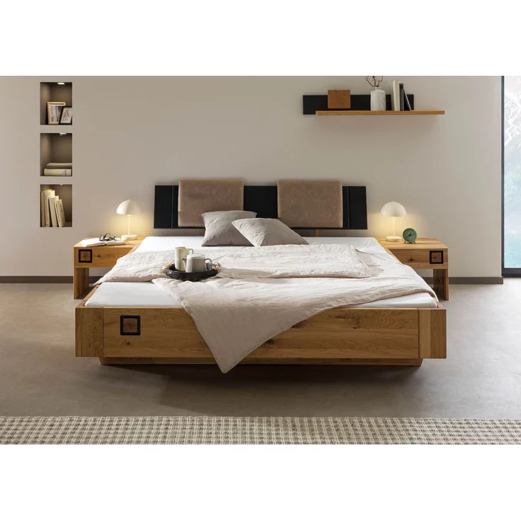 Bett inkl. Nachttische und Kopfteilkissen taupe Wildeiche 160x200x86 natur geölt/lackiert KITZBÜHEL #169 – Bild 9