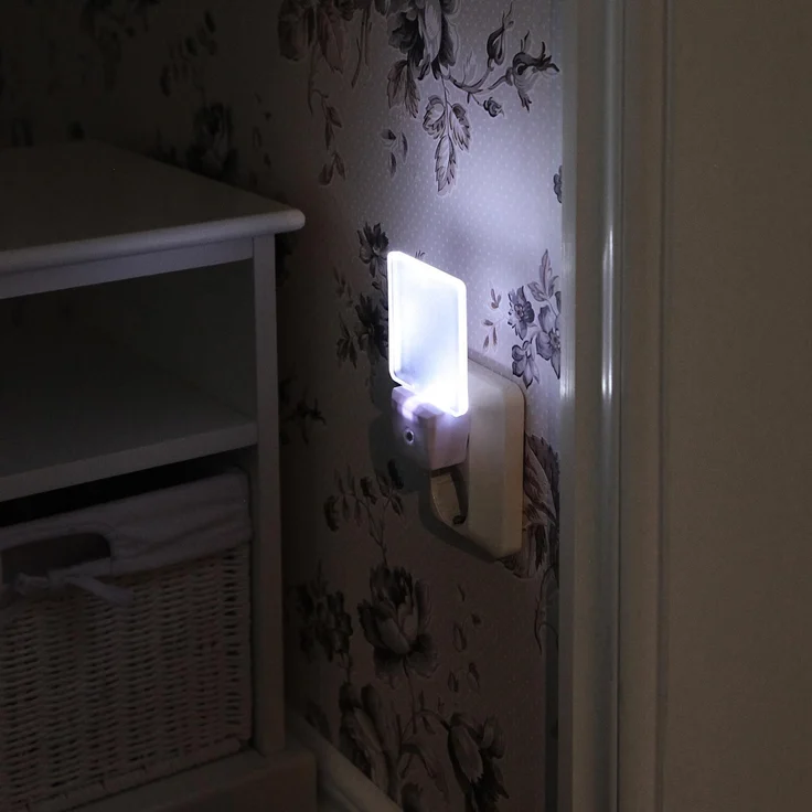 Nachtlicht ,Functional' für die Steckdose, quadratisch, kalt-weißes LED Licht, H 11,4cm, B 7,5cm – Bild 4