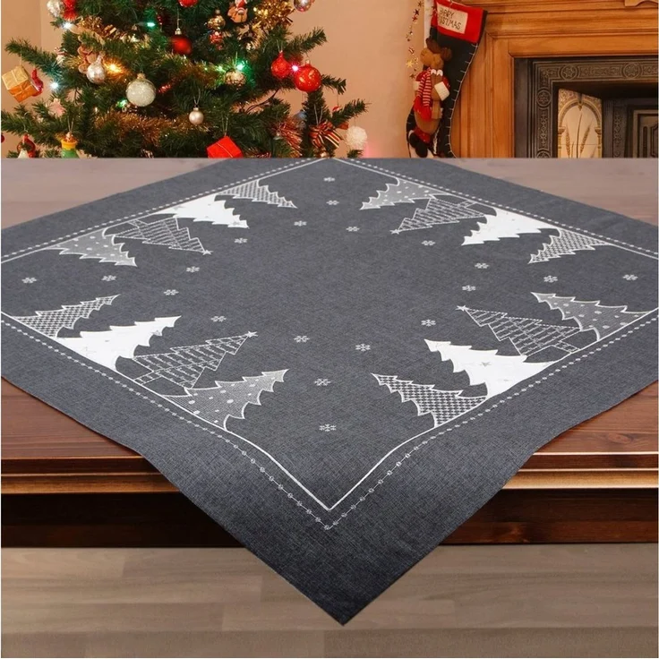 Delindo Lifestyle Mitteldecke Tannenbaum (1-tlg), Glattes Gewebe, bestickt – Bild 1