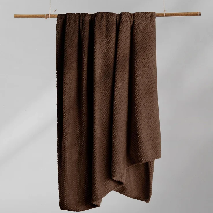 DecoKing Kuscheldecke 70x150 cm braun Decke Microfaser Wohndecke Tagesdecke Fleece weich sanft kuschelig skandinavischer Stil Schoko Henry – Bild 4