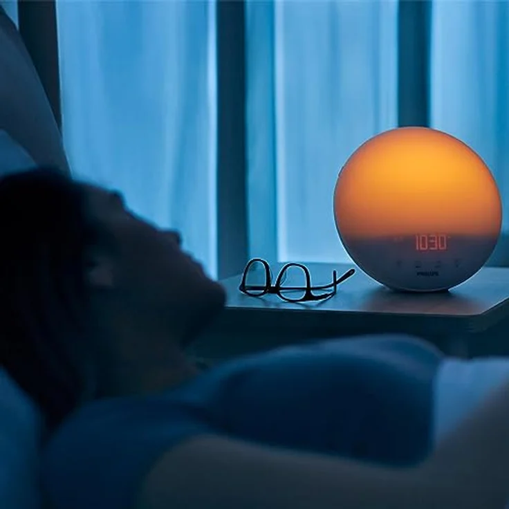 Philips Wake-up Light, farbige Sonnenaufgangssimulation, 20 Lichtstärken, 7 natürliche Klänge, Mitternachtslicht (Modell HF3531/01) – Bild 9
