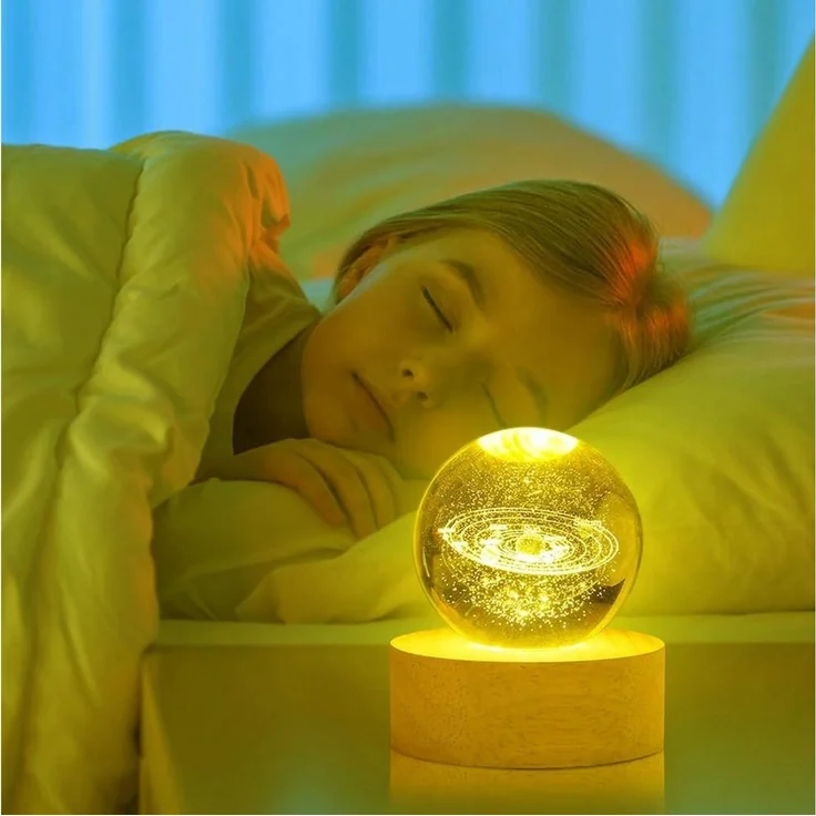 TUWENA LED Nachtlicht 3D Kristall Kugel Nachtlicht, 8cm Glaskugel-Nachtlampe mit Holzsockel, USB betrieben kugeln Lampe, Dekorationen, Geschenke für Frauen, Kinder – Bild 3