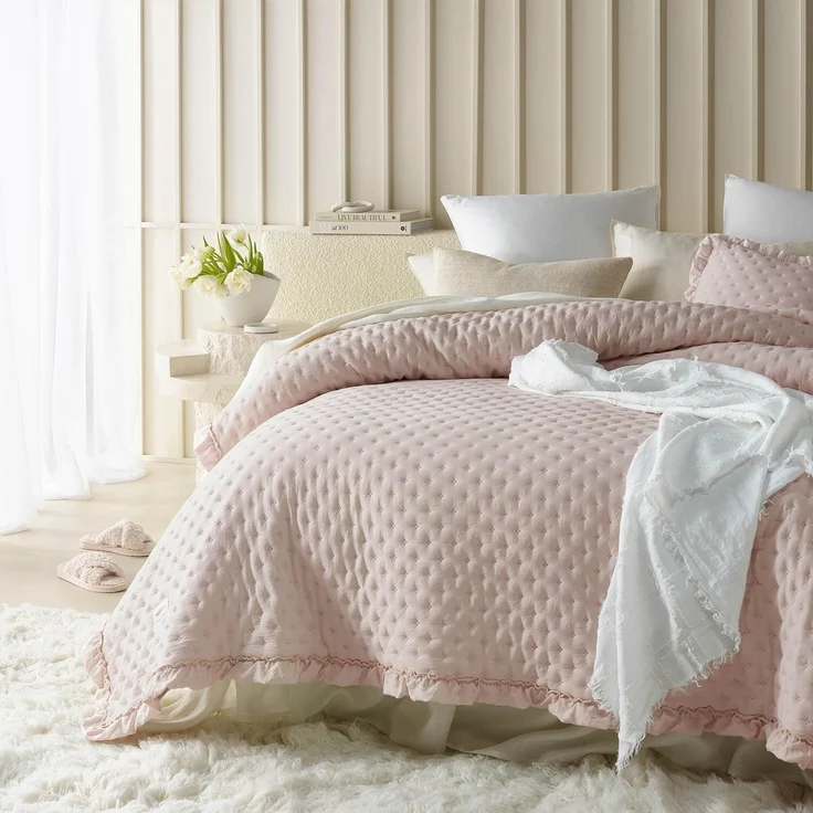 ROOM99 Molly Elegante Tagesdecke in Puderrosa 170x210 cm Vielseitige Wohndecke als Bettüberwurf oder Sofaüberwurf Überwurfdecke für Bett und Sofa Steppdecke Stil Ideal als Bedspread – Bild 2