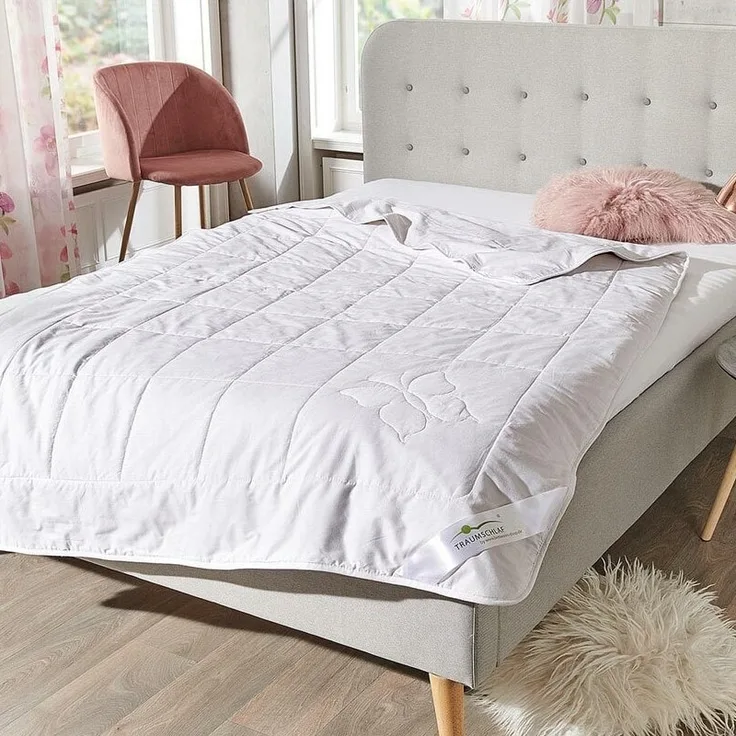 Traumschlaf Seidendecke leicht, Füllung: 100% Seide|160x210 cmTraumschlaf Seidendecke leicht, Füllung: 100% Seide