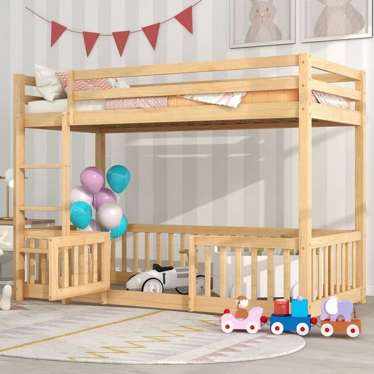 Flieks Etagenbett (mit rechtwinkliger Leiter, Zäune und Tür), Hochbett Kiefernholz Kinderbett mit oberem Lattenrost 90*200cm – Bild 1