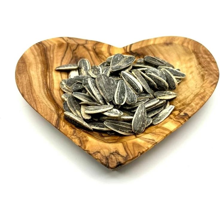Olivenholz-erleben Snackschale in Herzform aus Olivenholz, Breite ca. 14 cm, (1-tlg), Die Herzform bringt Wärme und Natürlichkeit in jeden Raum – Bild 1