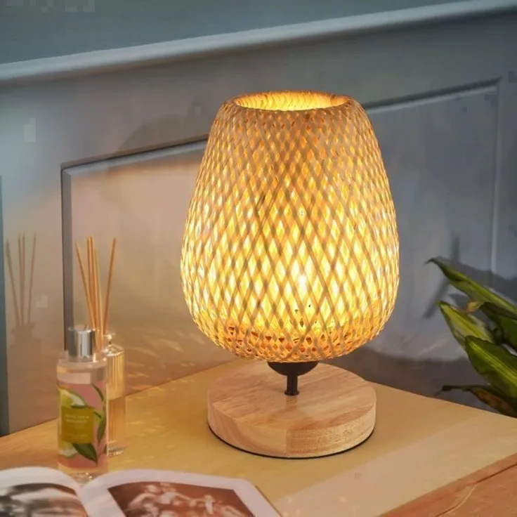 DELIPOP – Rustikale Nachttischlampe – E27 60 W – Natürliches Bambusholz – Für Büro, Wohnzimmer, Schlafzimmer, Küche – Warmes Gelb – 16,5x16,5x30cm