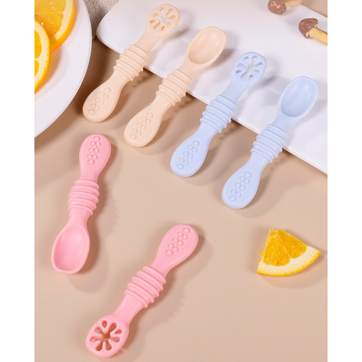 ABC 4-teiliges Baby-Fütterungsset mit Doppellöffeln, Fruchtpüreelöffeln, Beißlöffeln und lebensmittelechten Silikon-Trainingslöffeln – graublau – Bild 2