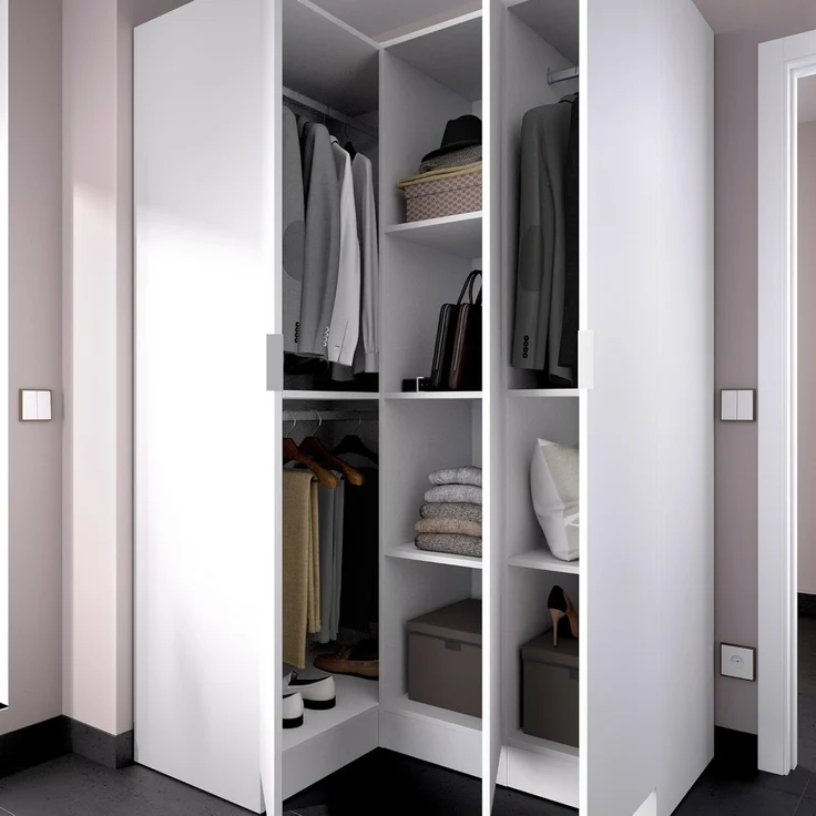Dmora Meru, Eckschrank für Schlafzimmer, Kleiderschrank, Eckgarderobe mit 3 Flügeltüren, 133 x 91 x 184 cm, Weiß – Bild 1
